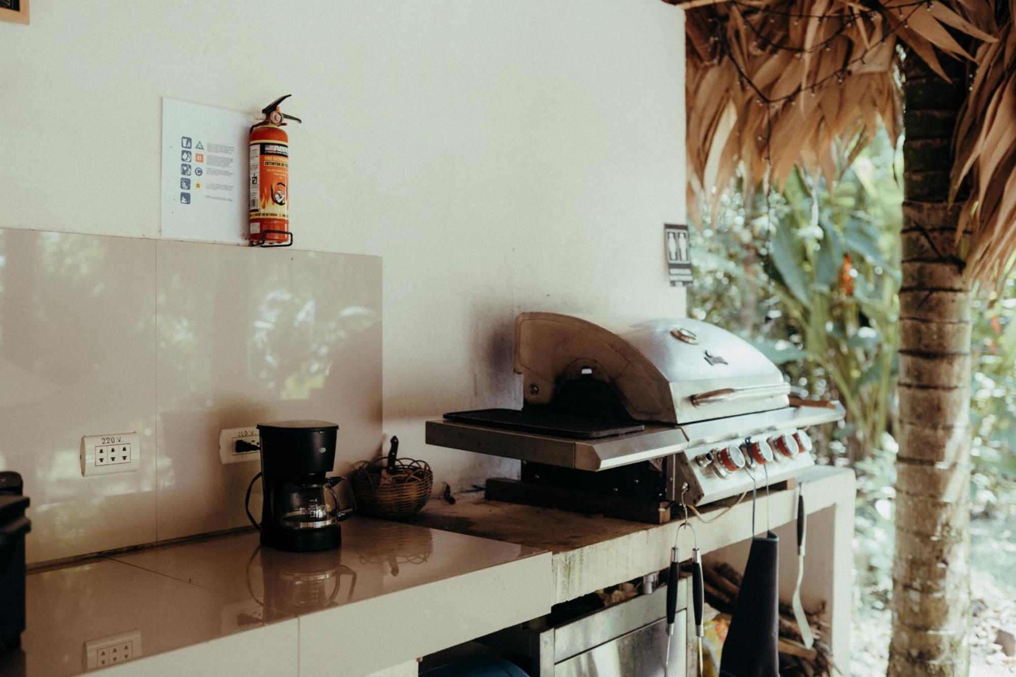 Casa De Los Amigos Caribena Кахуита Екстериор снимка